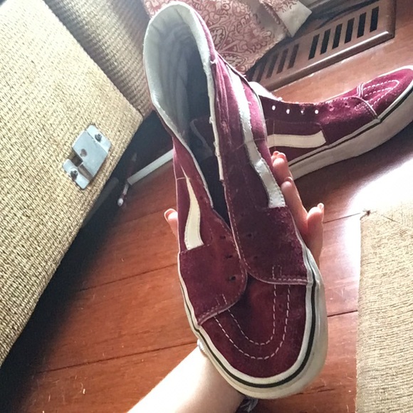 Maroon vans - Picture 5 of 5